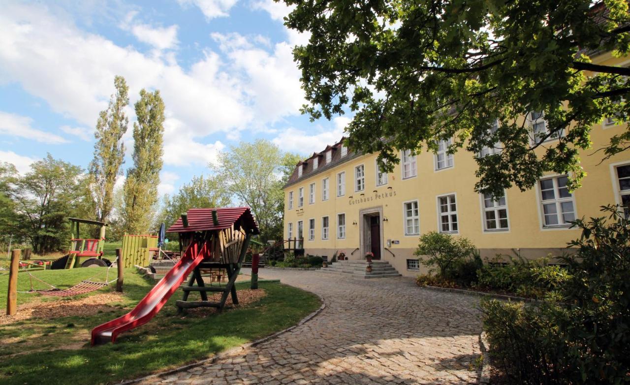 Familien- Und Freizeithotel Gutshaus Petkus Zewnętrze zdjęcie