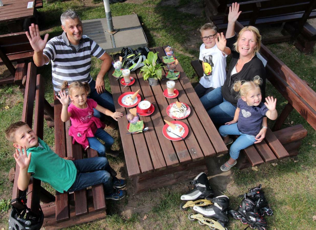 Familien- Und Freizeithotel Gutshaus Petkus Zewnętrze zdjęcie